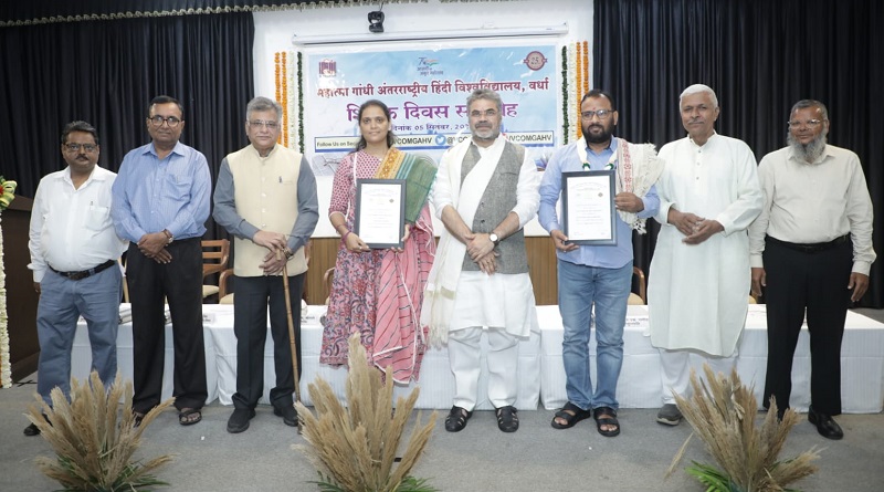 शिक्षक की भूमिका है मनुष्&zwj;य निर्माण : प्रो. रजनीश शुक्&zwj;ल