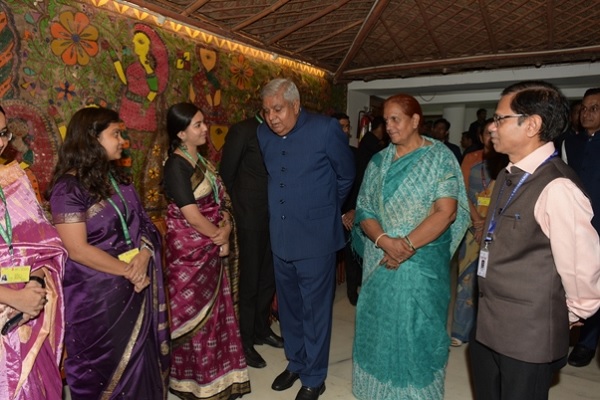 2020 बैच के 175 आईएएस अधिकारियों से उपराष्ट्रपति ने मुलाकात की