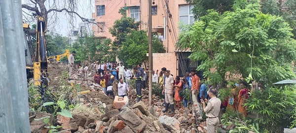 बाउंड्री वॉल गिरने से दबे 13 कामगार, 4 की मौत, मुख्यमंत्री ने जताया शोक...