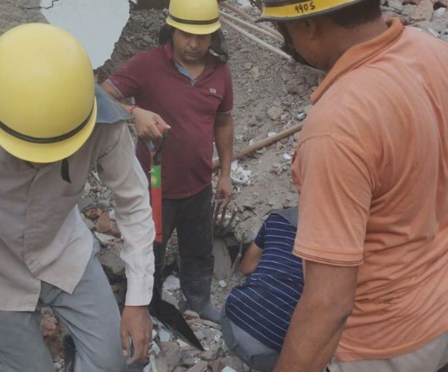 भरभराकर गिरा ईमारत का हिस्सा, कई श्रमिक दबे, राहत-बचाव जारी