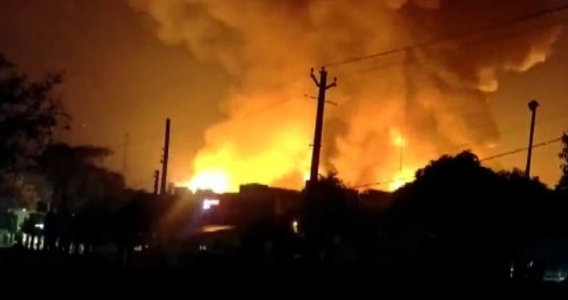 केमिकल फक्ट्री में लगी आग, लाखों का नुकसान...