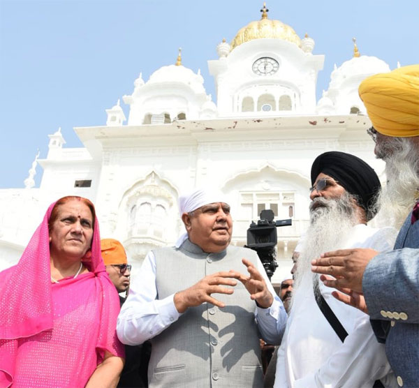 उपराष्ट्रपति ने स्वर्ण मंदिर को महान गुरुओं की अद्भुत आध्यात्मिक परंपरा का चमकता हुआ प्रतीक बताया