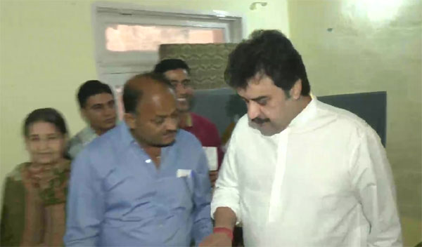 छह राज्यों की सात विधानसभा सीटों पर विधानसभा उपचुनाव के लिए मतदान शुरू