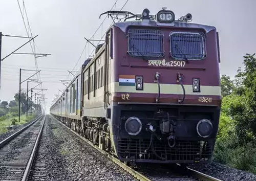 भारतीय रेल मिशन 100 प्रतिशत विद्युतीकरण की ओर अग्रसर