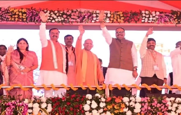 डबल इंजन की सरकार में यूपी का तेजी से हो रहा विकास : योगी आदित्यनाथ