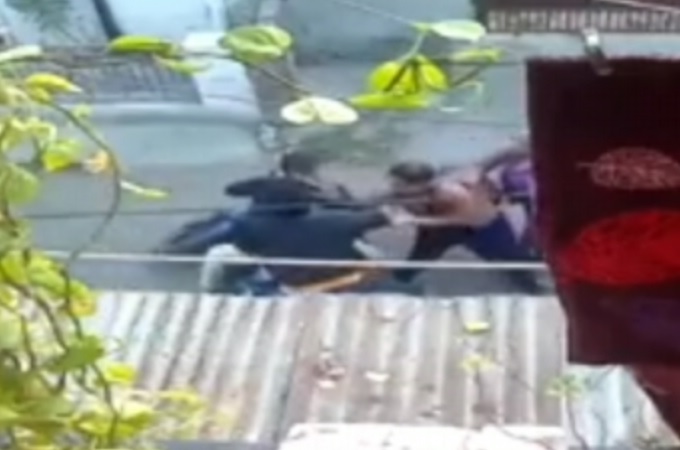 जब लुटेरों पर भारी पड़ी नारी... पकड़ ली कॉलर... बाइक से गिराया...