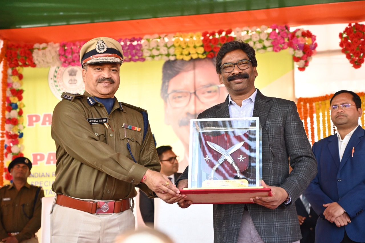 मुख्यमंत्री श्री हेमन्त सोरेन आईआरबी -8 और एसआईआरबी -1 और 2 के पारण परेड समारोह में सम्मिलित हुए 