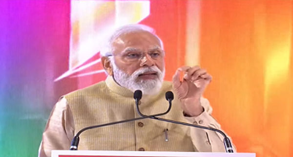 सरकार की गरीब कल्&zwj;याण योजनाओं से देश में क्रांति आई : प्रधानमंत्री