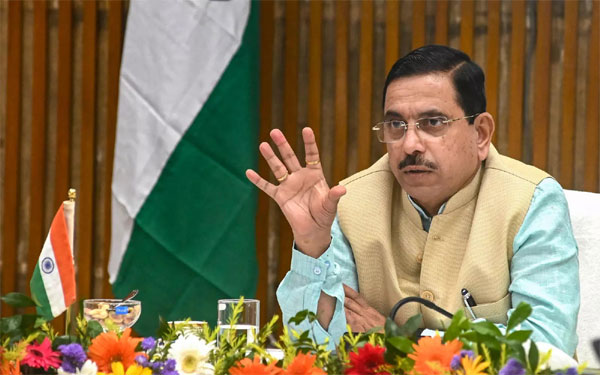 अविश्वास प्रस्ताव के कारण विधायी कार्य नहीं रोके जा सकते : प्रल्हाद जोशी