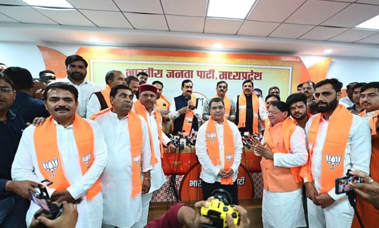 पूर्व मुख्यमंत्री के करीबी समेत 65 कांग्रेसी नेता भाजपा में शामिल