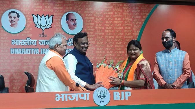  हेमंत सोरेन की भाभी ने झामुमो छोड़कर भाजपा का दामन थामा