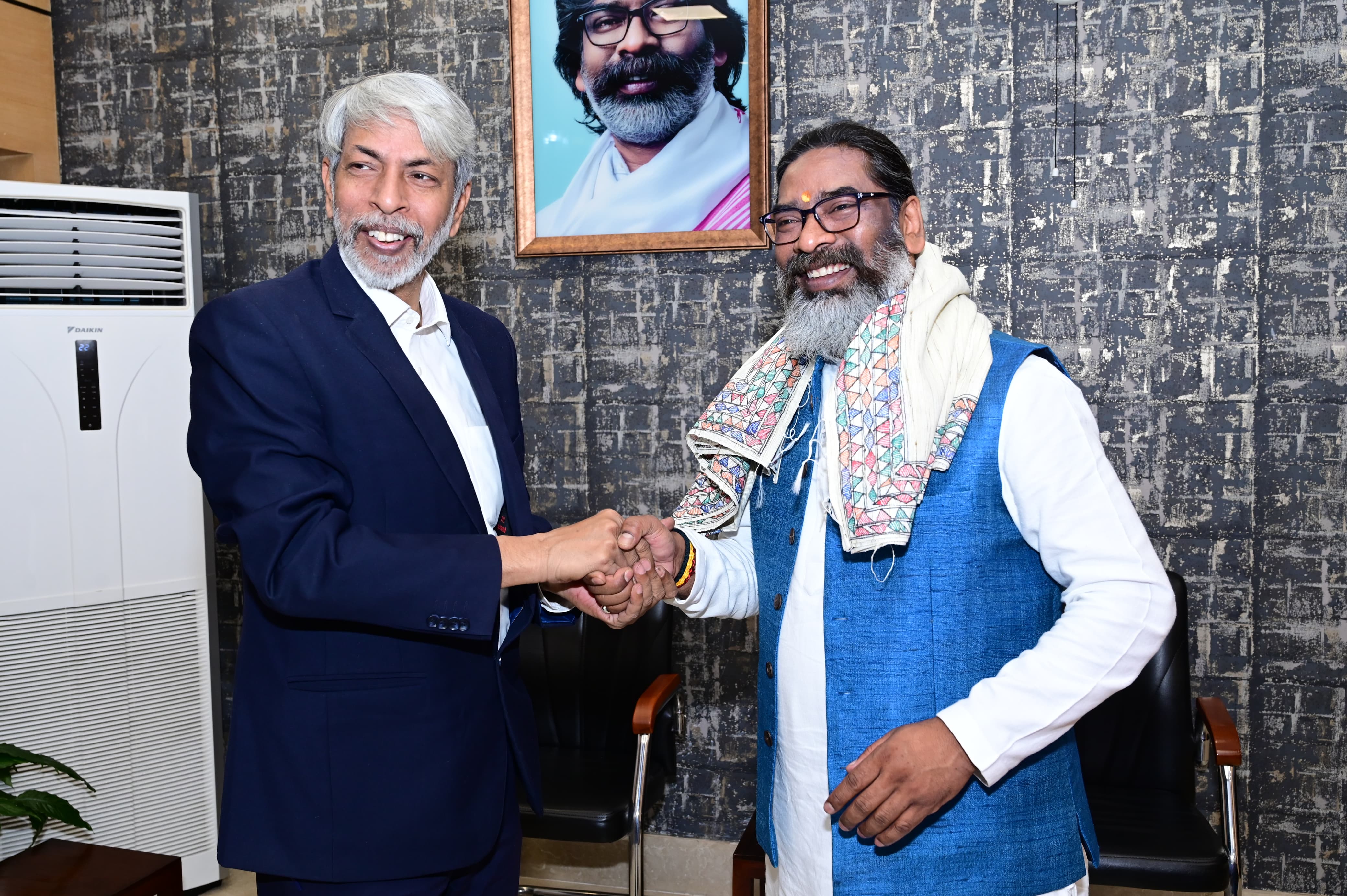 मुख्यमंत्री हेमन्त सोरेन ने  श्रम, नियोजन, प्रशिक्षण एवं कौशल विकास विभाग के अंतर्गत नवचयनित 49 प्रशिक्षण अधिकारियों को सौंपा नियुक्ति पत्र, कहा- नियुक्तियों का कारवां बढ़ता रहेगा