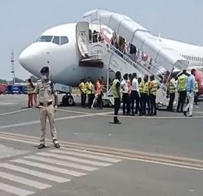 इंजन में खराबी के बाद स्पाइस जेट के विमान ने की इमरजेंसी लैंडिंग&hellip;