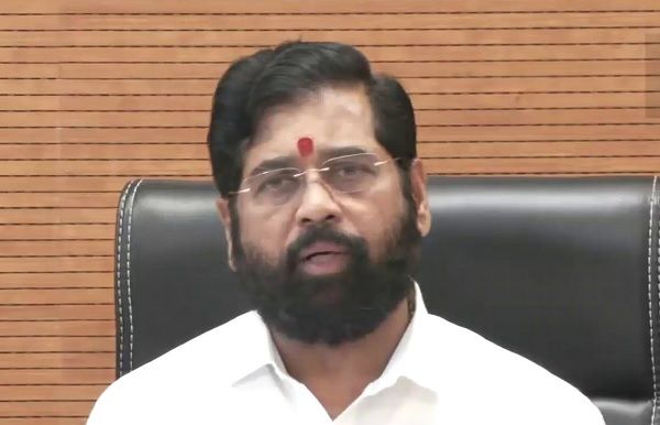 महाराष्ट्र में पेट्रोल 5 और डीजल 3 रुपये सस्ता