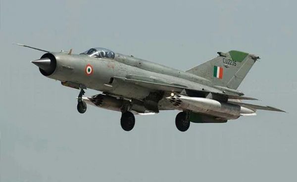 बाड़मेर में क्रैश हुआ मिग-21 : 2 पायलट शहीद, रक्षा मंत्री ने जताया शोक...