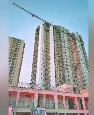 बड़ा हादसा : निर्माणाधीन इमारत की 17वीं मंजिल से गिरे 5 मजदूर, 4 की मौत...