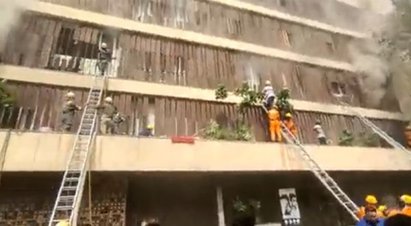 आग लगने के दौरान नहीं खुला होटल का आपातकालीन दरवाजा, 2 की मौत...