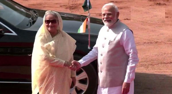 राष्ट्रपति भवन पहुंचीं शेख हसीना, पीएम मोदी ने किया स्वागत
