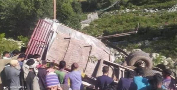 खाई में गिरी बस : 12 लोगों की मौत, राष्ट्रपति-उपराज्यपाल ने जताया दुःख