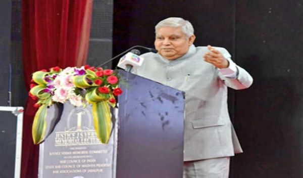 मीडिया न्यायपालिका की रिपोर्टिंग में बरते सावधानी: धनखड़