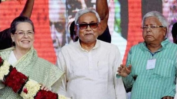 विपक्षी एकजुटता की ओर नीतीश, लालू के साथ दिल्ली में सोनिया से करेंगे मुलाकात...