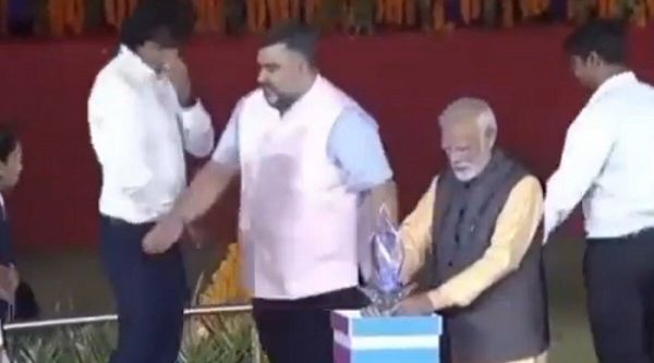 मंच मेें नीरज चोपड़ा को किनारे किए जाने पर कांग्रेस नेता ने कसा तंज