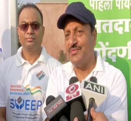 भारत के ढाई लाख मतदाता 100 साल से अधिक उम्र के : राजीव कुमार