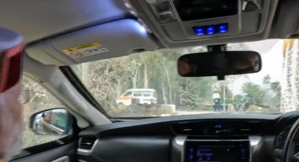 जब एम्बुलेंस के लिए पीएम मोदी ने रुकवाया काफिला, सोशल मीडिया में हो रही तारीफ़...