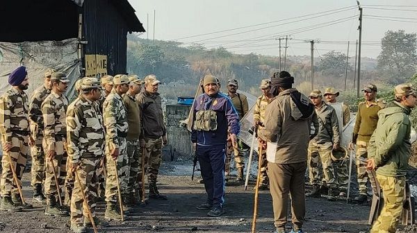 कोयला चोरों और सीआईएसएफ के बीच मुठभेड़ में 4 की मौत, 6 घायल...