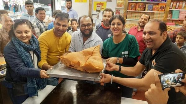 बाहुबली के बाद तैयार है महाबाहुबली समोसा, खाने वाले को मिलेगा 71 हजार का इनाम...