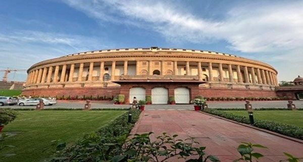 भारतीय लोकतंत्र और अन्य मुद्दों पर संसद में गतिरोध जारी