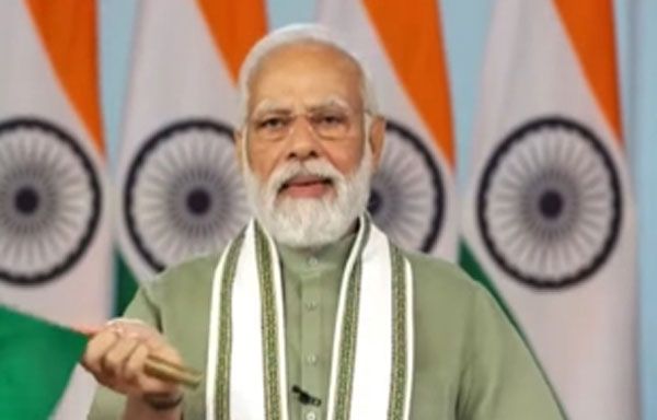 प्रधानमंत्री नरेन्&zwj;द्र मोदी ने रवाना की राजस्&zwj;थान की पहली वंदे भारत एक्&zwj;सप्रेस