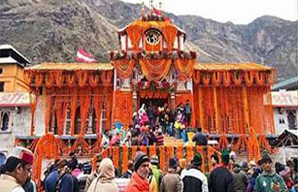 बद्रीनाथ धाम के कपाट खुले,अभी तक तीनों धामों में 95,617 श्रद्धालु कर चुके हैं दर्शन