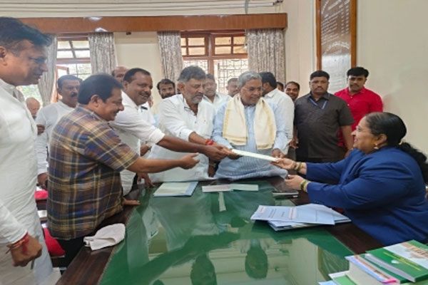  कर्नाटक विधानसभा स्पीकर पद के लिए खादर ने किया नामांकन