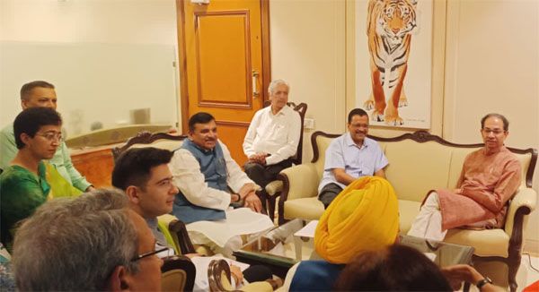  अरविंद केजरीवाल,CM भगवंत मान ने उद्धव ठाकरे से मुलाकात की