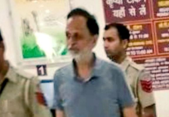 तिहाड़ में बंद आप नेता सत्येंद्र जैन बाथरूम में गिरे, अस्पताल में भर्ती