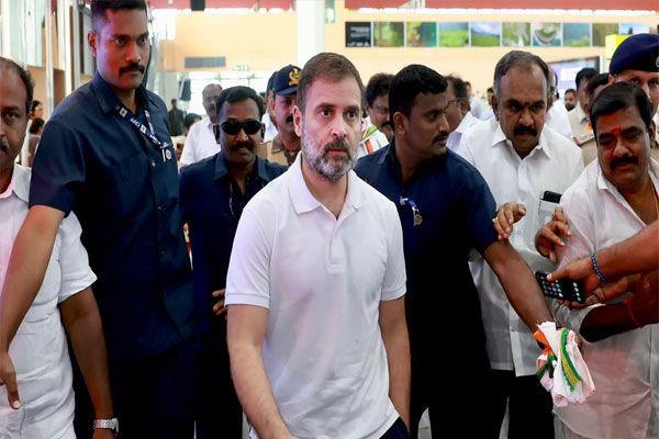 नेहरू की पहचान उनके कर्म हैं, उनका नाम नहीं : राहुल