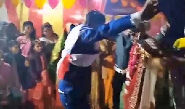  नशे में दूल्हे को देख दुल्हन ने लौटा दी बारात