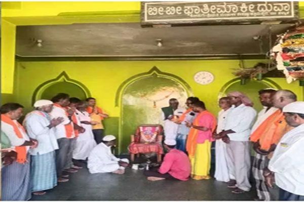  कर्नाटक की मस्जिदों में भगवान राम की तस्‍वीर रख प्रार्थना की गई
