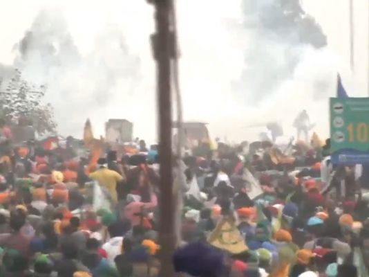  प्रदर्शनकारियों पर ड्रोन से दागे गए आंसू गैस के गोले, दिल्ली सीमा सील...