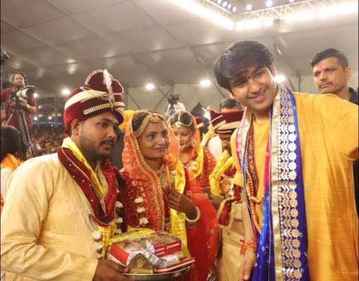 बागेश्वर धाम में 156 कन्याओं का विवाह, धीरेन्द्र शास्त्री ने दिया आशीर्वाद