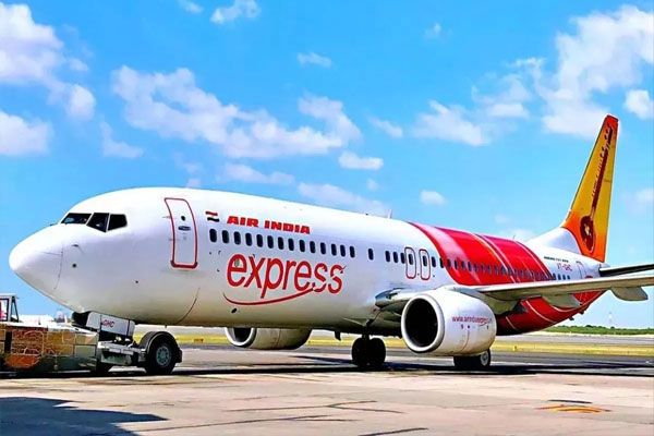 एयर इंडिया एक्सप्रेस की 78 उड़ानें रद्द, एक साथ छुट्टी पर गए कर्मचारी