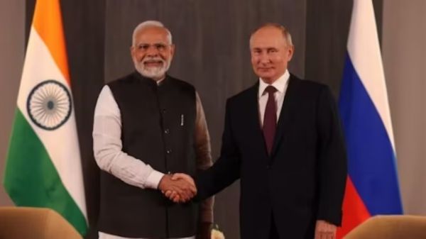 पीएम मोदी पहुंचे रूस के मॉस्को