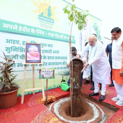 इंदौर में गृहमंत्री शाह ने किया पौधरोपण, 'एक पेड़ माँ के नाम' अभियान ने बनाया विश्व रिकॉर्ड
