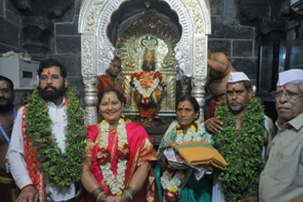 आषाढ़ी एकादशी पर महाराष्ट्र के सीएम शिंदे ने परिवार संग की पूजा-अर्चना