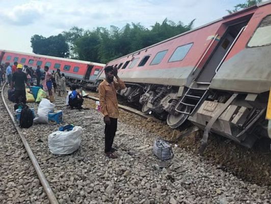 चंडीगढ़ एक्सप्रेस के 14 डिब्बे पटरी से उतरे, 3 यात्रियों की मौत, 14 जख्मी