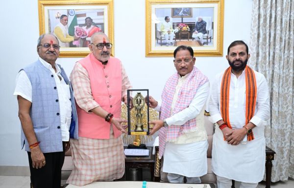 केंद्रीय मंत्री श्री गिरिराज सिंह ने मुख्यमंत्री श्री विष्णुदेव साय से की सौजन्य भेंट