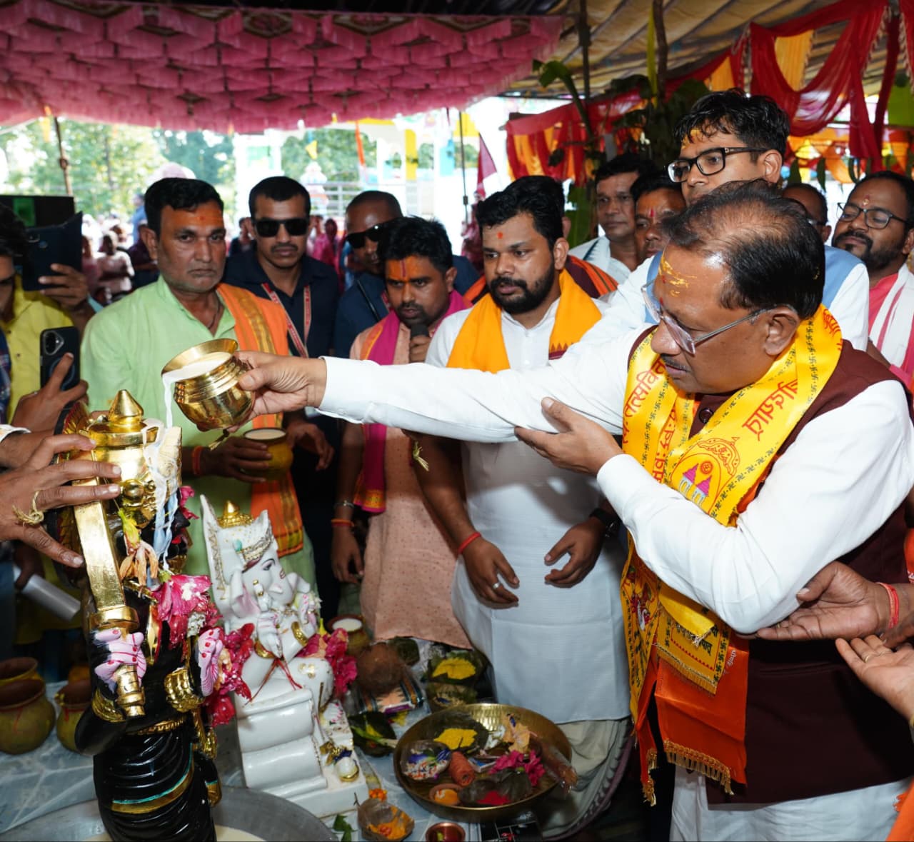 मुख्यमंत्री श्री विष्णु देव साय श्री श्री रणेश्वर रामचंडी मंदिर प्राण प्रतिष्ठा महोत्सव में हुए शामिल