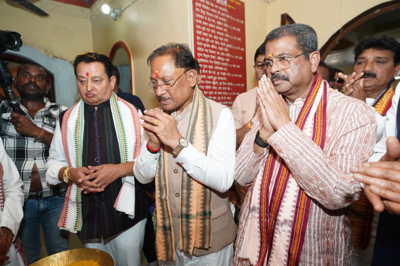 मुख्यमंत्री श्री विष्णु देव साय ने रामचंडी मंदिर में पूजा-अर्चना कर प्रदेश की खुशहाली एवं सुख-समृद्धि की कामना की