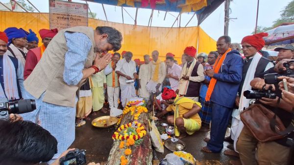 पाट जात्रा के साथ शुरू हुआ विश्व प्रसिद्ध ऐतिहासिक बस्तर दशहरा 
